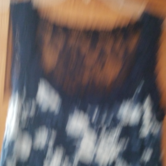 Floral Lace Back Tank🔥 All $10 items 2/$15! - Picture 2 of 4